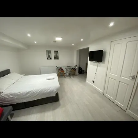 St דירה לידס